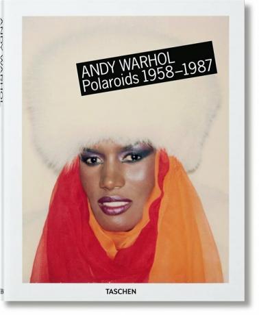 Doživite više od 400 stranica polaroidne fotografije pop umjetnika Andyja Warhola. Pogledajte sirove slike Arnolda Schwarzeneggera, Karla Lagerfelda, samog Warhola i mnogih drugih.