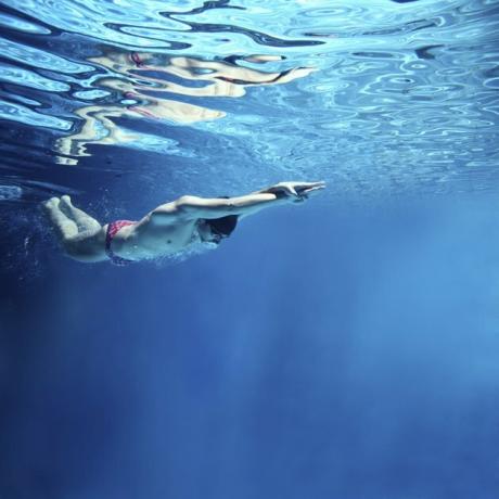 професионални пливач подводни пливајући лептир