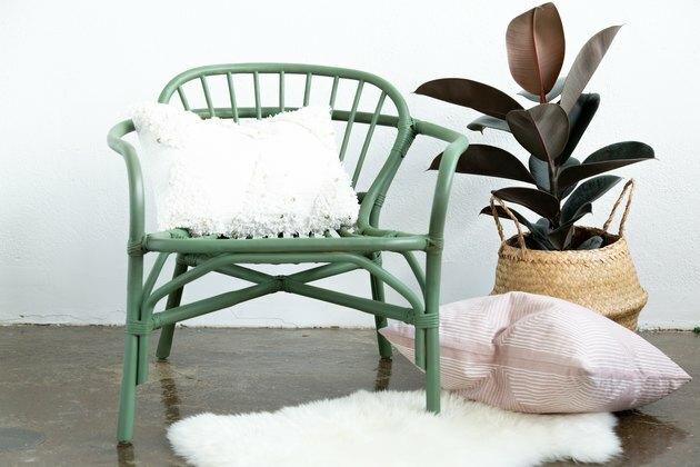 Idéias de sala verde com cadeira de vime pintada de verde