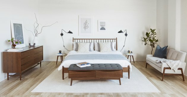 banco de nogueira para armazenamento de quarto com assento estofado