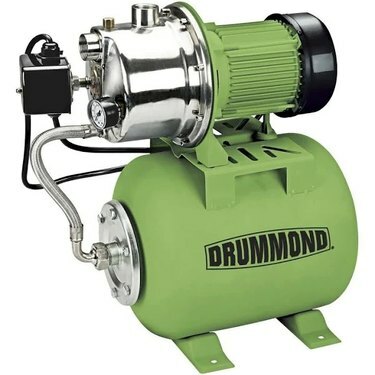 Une pompe de puits verte de marque Drummond