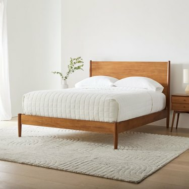 West Elm Mid Century krevet