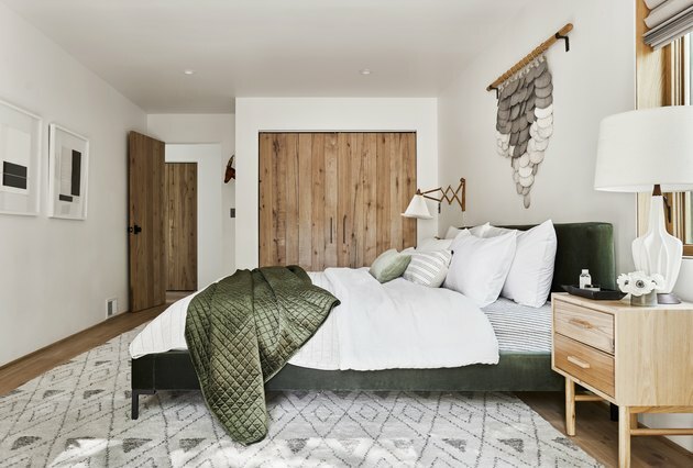 Scandinavische kleuren in groene berghuis slaapkamer