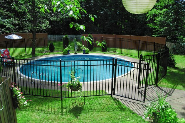 ограда за басейн
