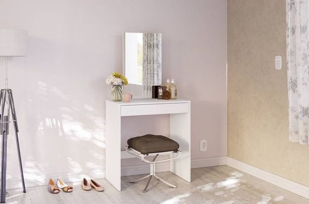 Chique Miami Vanity so zrkadlom a čalúnenou stoličkou