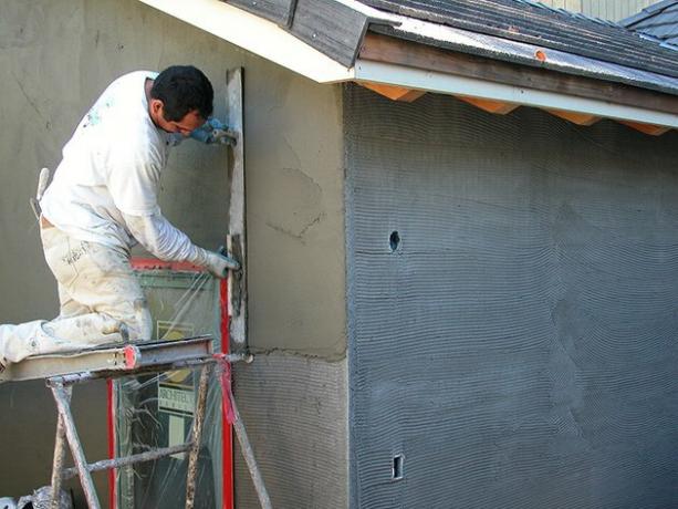 Stucco a spatola per operaio.