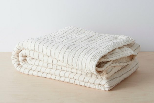 colcha listrada creme