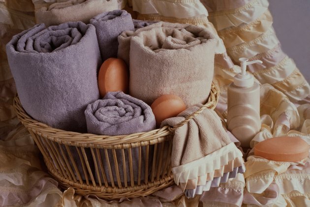 ręczniki łazienkowe kosz mydło