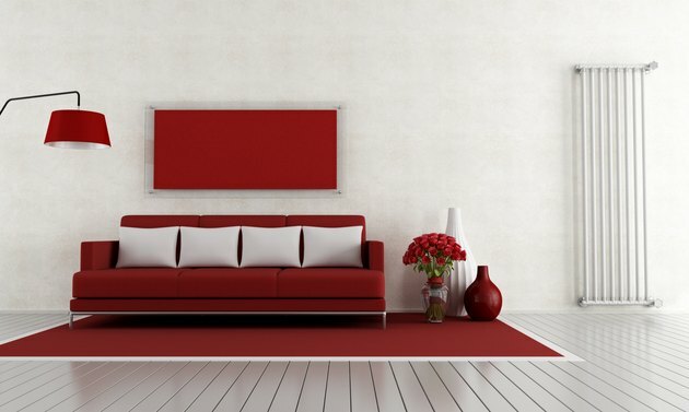 Punainen ja valkoinen olohuone