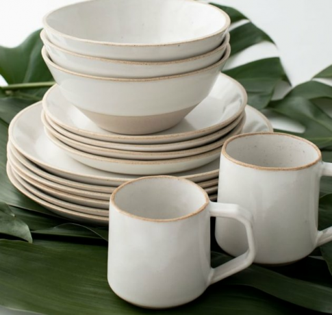 conjunto de louça ecológica com creme