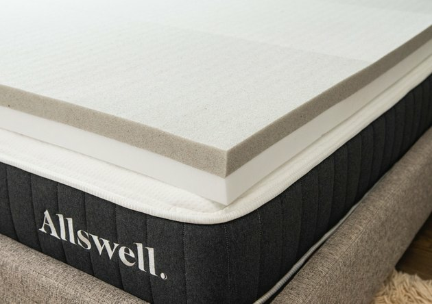 Allswell CoolTouch ™ -matras met traagschuimmatras (koningin), grafiet en kopergel, $ 159