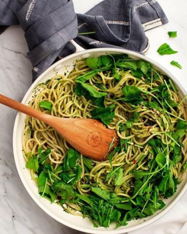 Massa fácil de pesto com limões e amor