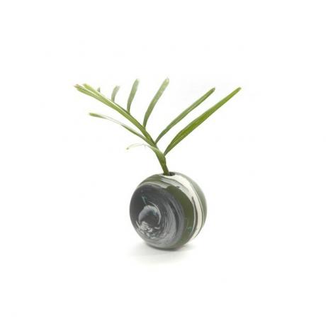 Sarah Cihat Mini Globe Vase ، 70 دولارًا