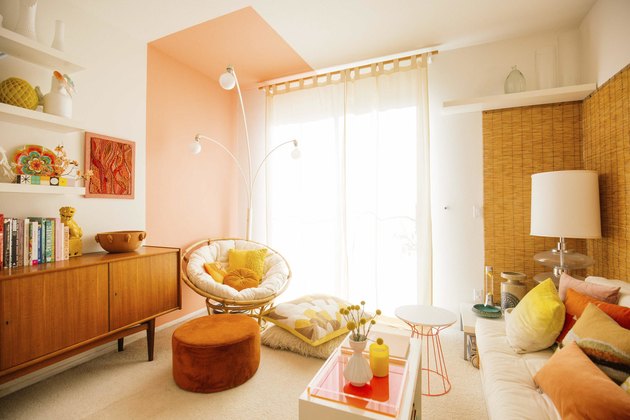 significado da cor na sala de estar boho laranja