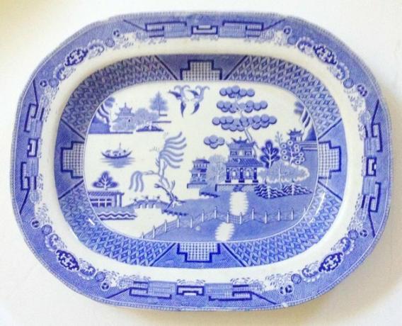 Stoel Engelse Chinoiserie blauw-witte schotel,