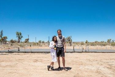 Cuplu în Valea Yucca