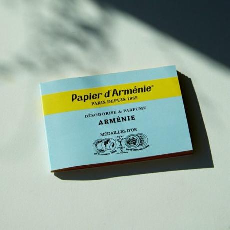 Papier d'Arménie, 7 USD