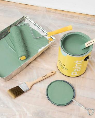materiais de pintura com um tom verde claro