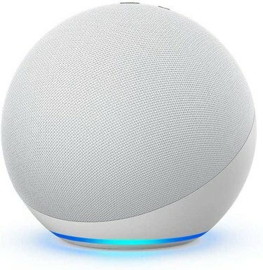 бяло кръгло умно устройство Amazon Echo