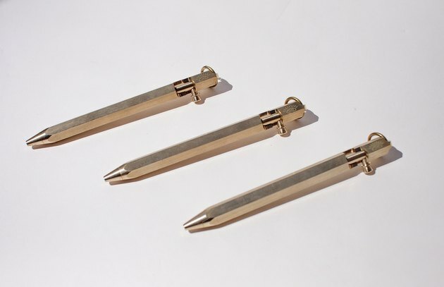 misiņa skrūvju pildspalva ar Ink & Osprey Studio