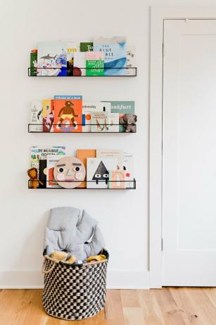 trio de ideias de armazenamento de livros infantis em bronze polido a óleo
