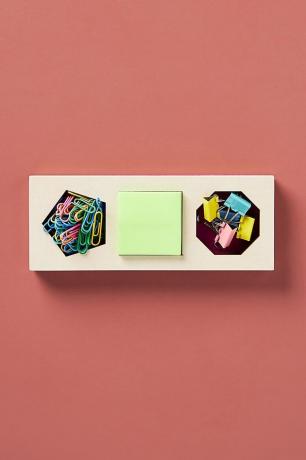 material de organização de escritório, bandeja de madeira com clipes de papel e adesivos