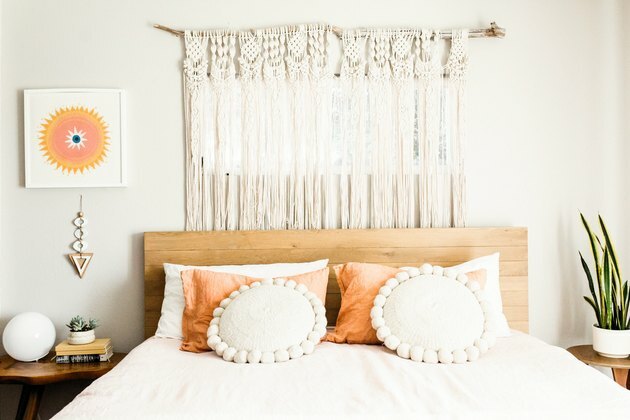 Quarto suspenso Macrame é da artista Veronica Torres-Miller de Las Vegas.