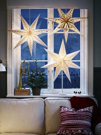 janela azul com lanterna estrela luz decorações de janela de Natal
